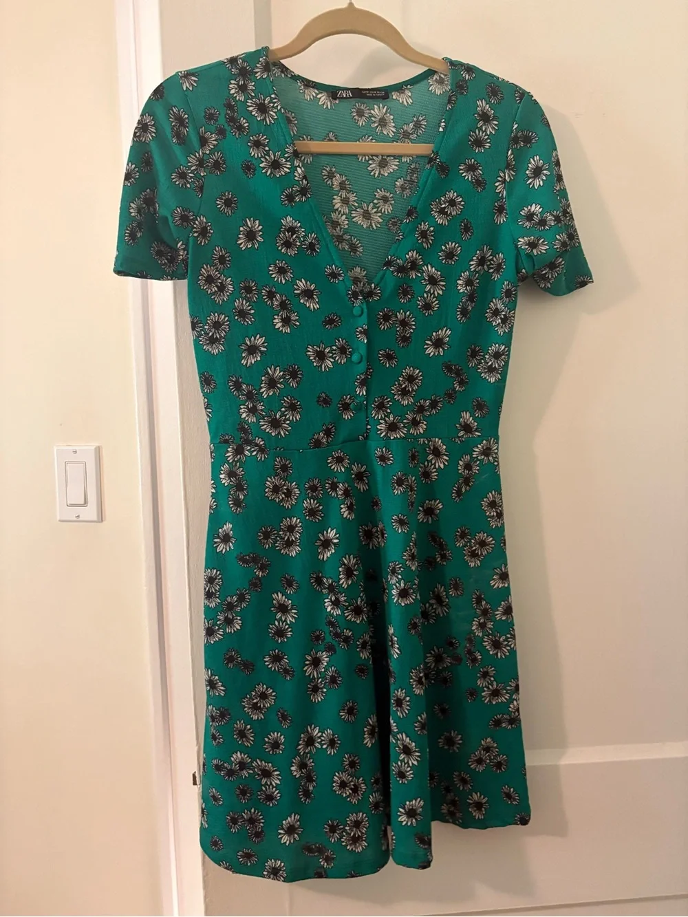 Zara Green Babydoll Floral V-Neck Fit & Flare Dress